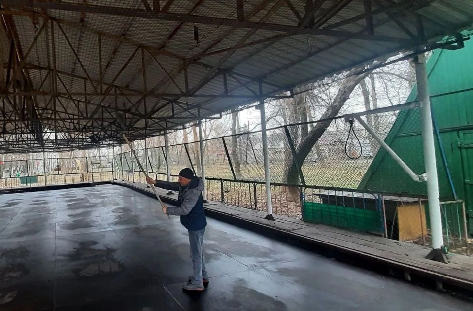 Несмотря на пасмурные дни , в городском парке культуры и отдыха продолжается активная работа Несмотря на пасмурные дни , в городском парке культуры и отдыха продолжается активная работа