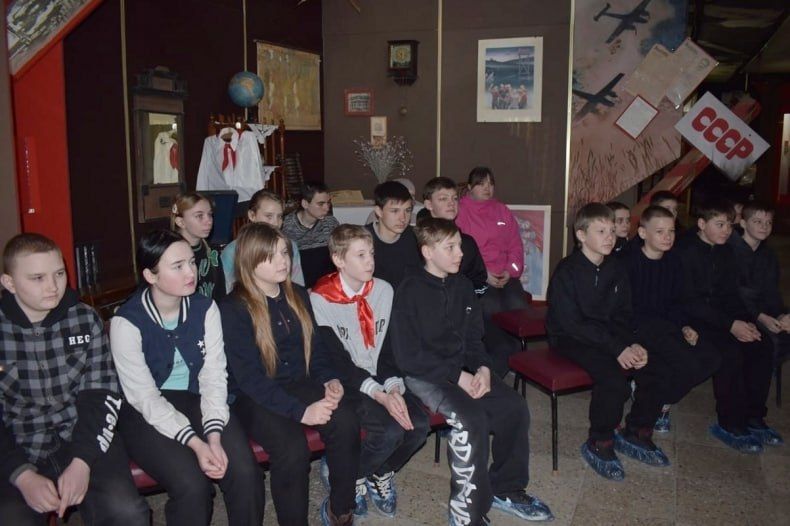 В Свердловском краеведческом музее состоялся видеолекторий «Место встречи — кино» В Свердловском краеведческом музее состоялся видеолекторий «Место встречи — кино»