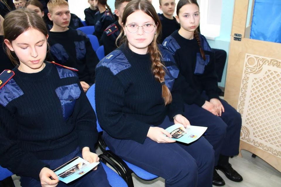 Транспортные полицейские Луганска провели для несовершеннолетних профилактические и профориентационные мероприятия Транспортные полицейские Луганска провели для несовершеннолетних профилактические и профориентационные мероприятия