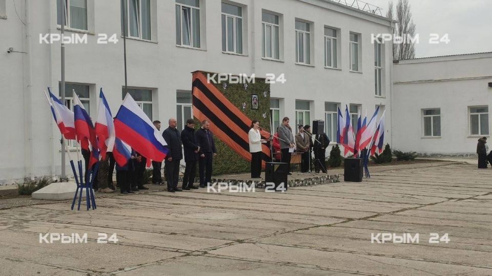 Нижнегорской школе-лицею №1 присвоено имя военного корреспондента Александра Федорчака Нижнегорской школе-лицею №1 присвоено имя военного корреспондента Александра Федорчака