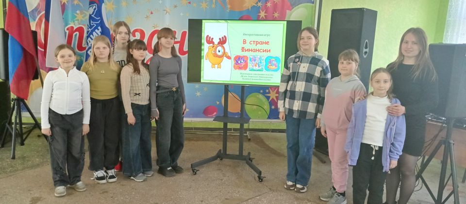В рамках всероссийских просветительских эстафет «Мои финансы»: этап VIII «Азбука инвестора» сотрудники Дома культуры им. Ленина пгт Новодарьевка провели интерактивную игру «В стране финансов» для участников художественной... В рамках всероссийских просветительских эстафет «Мои финансы»: этап VIII «Азбука инвестора» сотрудники Дома культуры им. Ленина пгт Новодарьевка провели интерактивную игру «В стране финансов» для участников художественной...