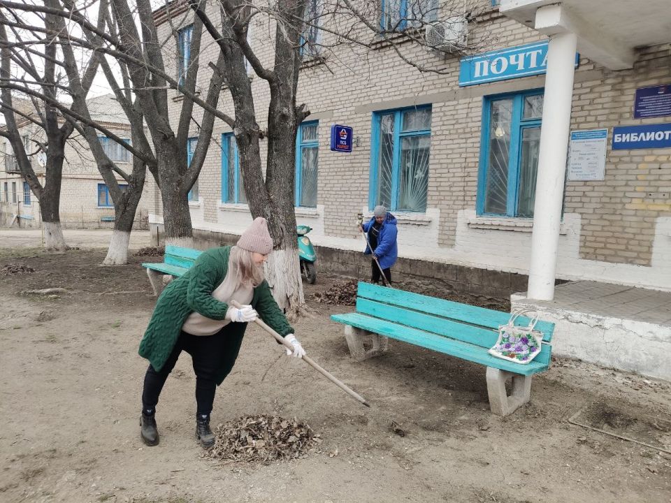 24.03.2026г. Чугинский отдел жизнеобеспечения в дружной команде с библиотекой-филиалом с. Чугинка и сотрудниками почты провели весеннее преображение территории административного здания 24.03.2026г. Чугинский отдел жизнеобеспечения в дружной команде с библиотекой-филиалом с. Чугинка и сотрудниками почты провели весеннее преображение территории административного здания