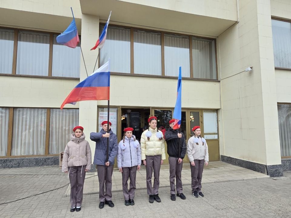 Ольга Бас: В день, когда офицеру Владимиру Зозулину исполнилось бы 35 лет, мы собрались, чтобы почтить его память и отдать дань уважения Ольга Бас: В день, когда офицеру Владимиру Зозулину исполнилось бы 35 лет, мы собрались, чтобы почтить его память и отдать дань уважения