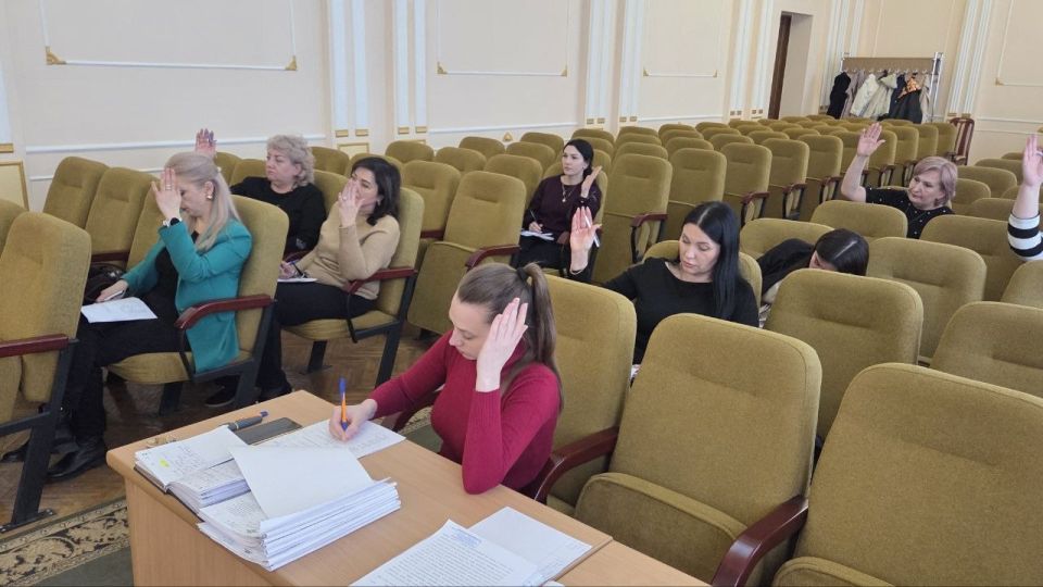 Сегодня состоялось очередное заседание муниципальной комиссии по делам несовершеннолетних и защите их прав при Администрации Краснодонского муниципального округа, которое возглавила председатель комиссии Татьяна Галушкина Сегодня состоялось очередное заседание муниципальной комиссии по делам несовершеннолетних и защите их прав при Администрации Краснодонского муниципального округа, которое возглавила председатель комиссии Татьяна Галушкина
