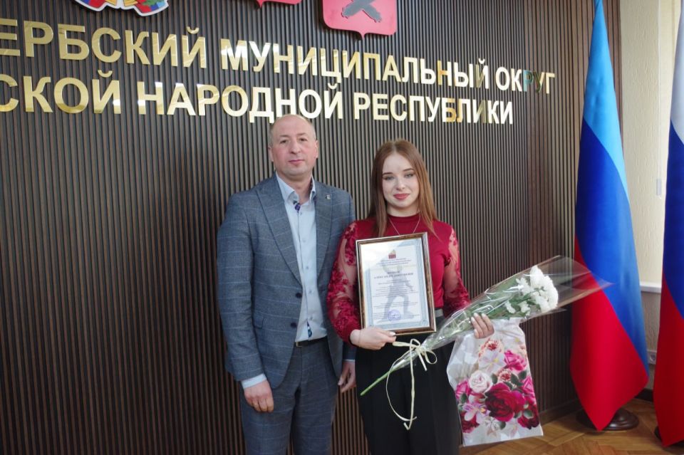 Сергей Крамаренко: В преддверии Дня работника культуры поздравил тружеников культурного фронта Славяносербского округа и вручил благодарственные письма по случаю профессионального праздника Сергей Крамаренко: В преддверии Дня работника культуры поздравил тружеников культурного фронта Славяносербского округа и вручил благодарственные письма по случаю профессионального праздника