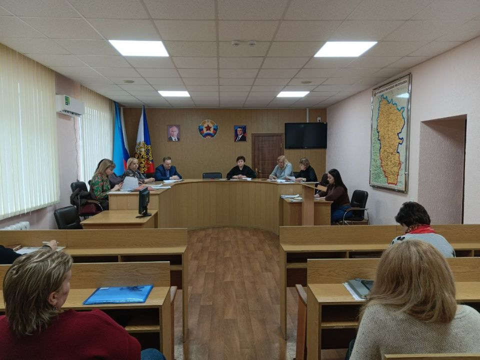 Сегодня в Администрации городского округа город Ровеньки состоялось очередное заседание рабочей группы межведомственной комиссии ЛНР по противодействию нелегальной занятости Сегодня в Администрации городского округа город Ровеньки состоялось очередное заседание рабочей группы межведомственной комиссии ЛНР по противодействию нелегальной занятости