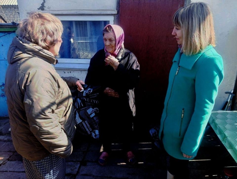 Помощь одинокой пожилой жительнице Помощь одинокой пожилой жительнице