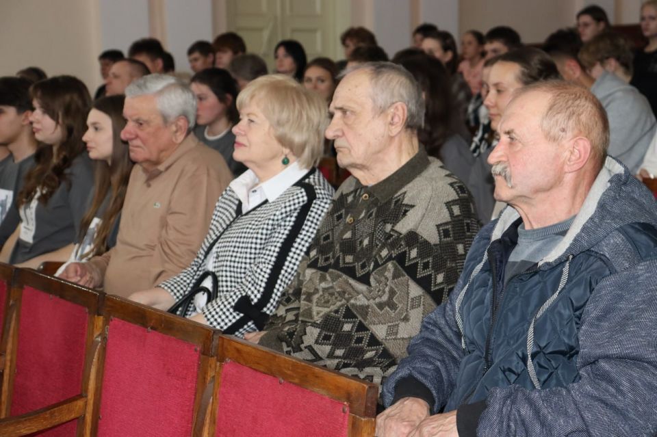 В Стаханове стартовал культурно-образовательный проект «Шахтерский код: Стаханов» В Стаханове стартовал культурно-образовательный проект «Шахтерский код: Стаханов»