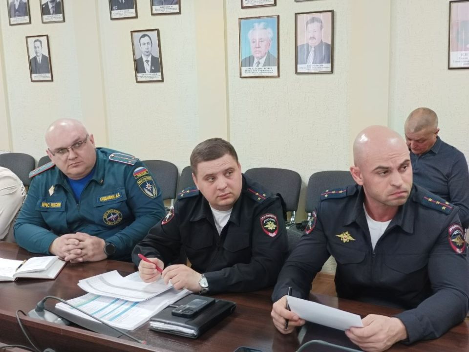 Сегодня под председательством Главы городского округа город Ровеньки прошло заседание комиссии по обеспечению безопасности дорожного движения Сегодня под председательством Главы городского округа город Ровеньки прошло заседание комиссии по обеспечению безопасности дорожного движения