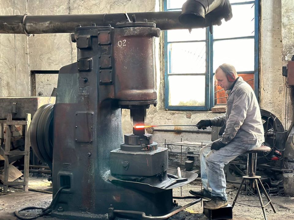 Единая Россия познакомила школьников с производством спортинвентаря на заводе «Динамо» Единая Россия познакомила школьников с производством спортинвентаря на заводе «Динамо»