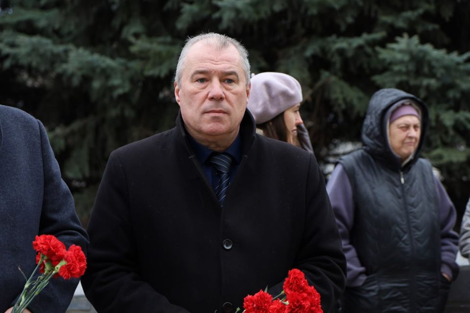 «Историческая память»: В Луганске открыли мемориальную доску в честь Героя России Владимира Зозулина «Историческая память»: В Луганске открыли мемориальную доску в честь Героя России Владимира Зозулина