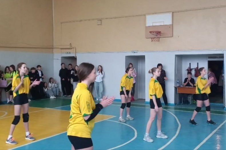В Свердловском лицее №1 состоялся Турнир муниципального округа по волейболу среди девушек В Свердловском лицее №1 состоялся Турнир муниципального округа по волейболу среди девушек