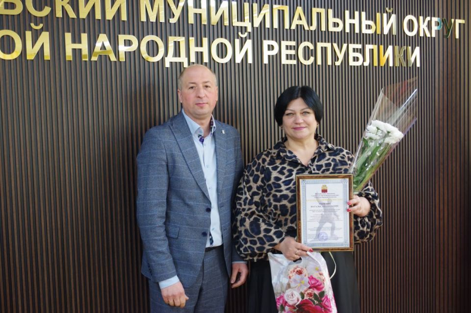Сергей Крамаренко: В преддверии Дня работника культуры поздравил тружеников культурного фронта Славяносербского округа и вручил благодарственные письма по случаю профессионального праздника Сергей Крамаренко: В преддверии Дня работника культуры поздравил тружеников культурного фронта Славяносербского округа и вручил благодарственные письма по случаю профессионального праздника