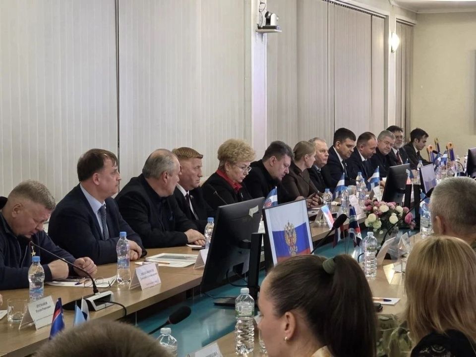 Ольга Бас: Приняла участие в пленарном заседании Общественной палаты Луганской Народной Республики, где обсуждали важные вопросы, касающиеся состояния гражданского общества в нашем регионе
