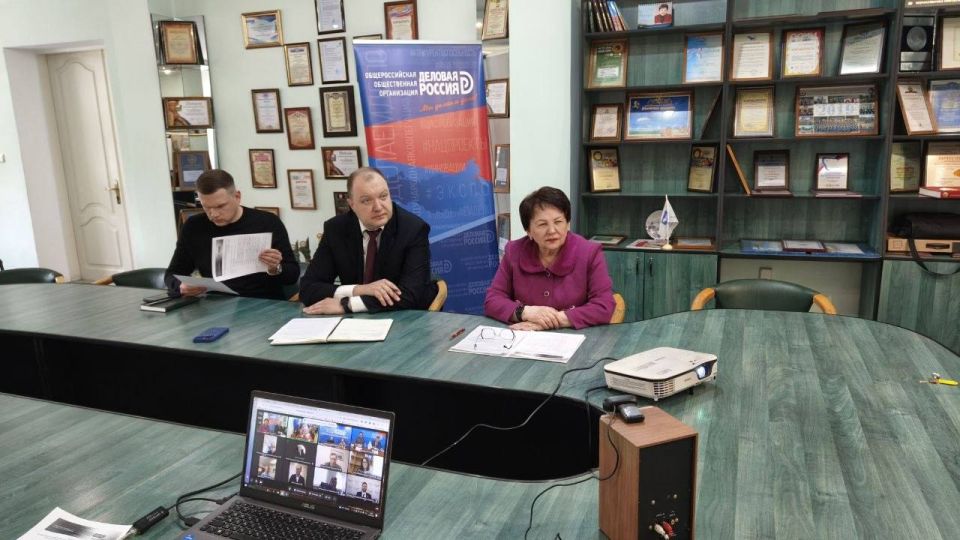 Зинаида Наден: Сегодня совместно с представителями бизнеса Луганской Народной Республики приняла участие в заседании Штаба «Деловой России» по вопросам развития новых территорий при участии руководства Генеральной... Зинаида Наден: Сегодня совместно с представителями бизнеса Луганской Народной Республики приняла участие в заседании Штаба «Деловой России» по вопросам развития новых территорий при участии руководства Генеральной...
