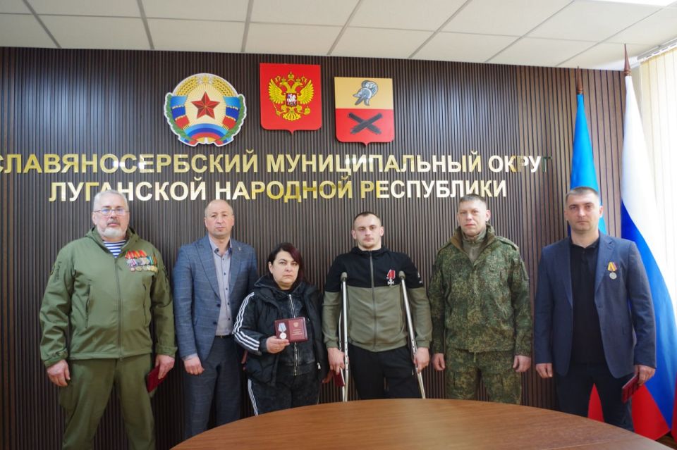 Сергей Крамаренко: В торжественной обстановке вместе с военным комиссаром округа вручили государственные награды нашим участникам специальной военной операции Сергей Крамаренко: В торжественной обстановке вместе с военным комиссаром округа вручили государственные награды нашим участникам специальной военной операции