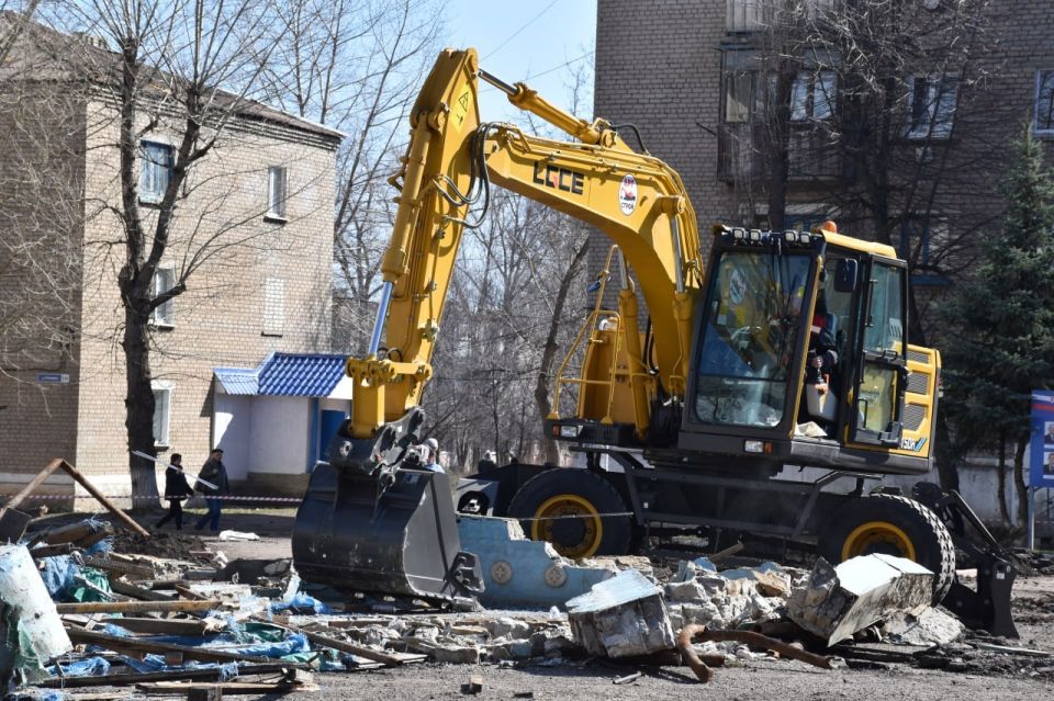 В рамках специального инфраструктурного проекта, реализуемого шефом-регионом Тюменской областью, продолжаются работы по благоустройству площади Ленина в городе Молодогвардейске В рамках специального инфраструктурного проекта, реализуемого шефом-регионом Тюменской областью, продолжаются работы по благоустройству площади Ленина в городе Молодогвардейске