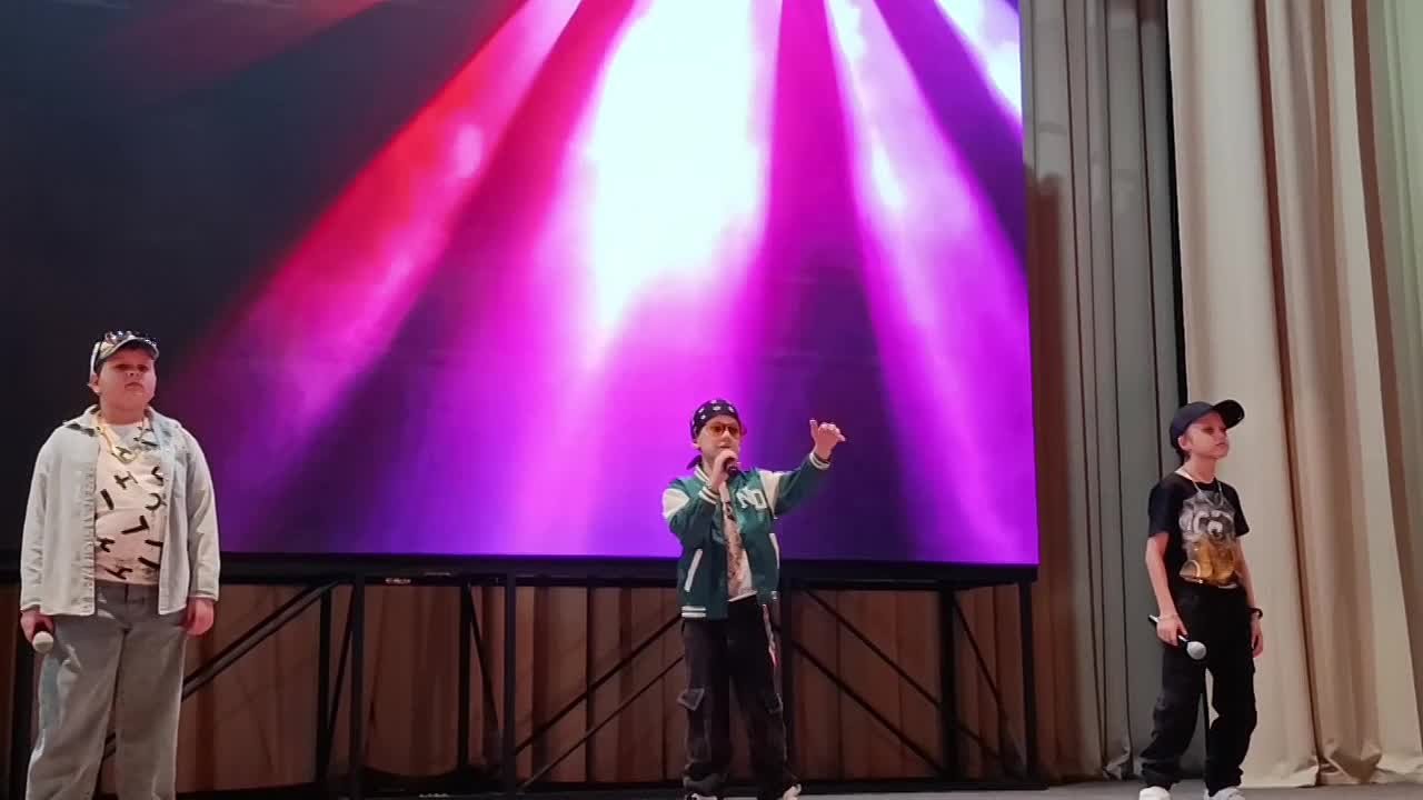 «Жизнь культуре посвящаем»: в Кировском городском Дворце культуры отметили профессиональный праздник