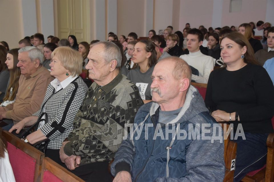 В Стаханове стартовал культурно-образовательный проект «Шахтерский код: Стаханов» В Стаханове стартовал культурно-образовательный проект «Шахтерский код: Стаханов»