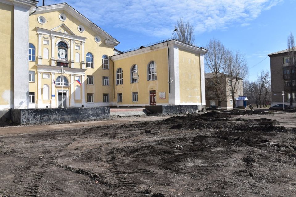 В рамках специального инфраструктурного проекта, реализуемого шефом-регионом Тюменской областью, продолжаются работы по благоустройству площади Ленина в городе Молодогвардейске В рамках специального инфраструктурного проекта, реализуемого шефом-регионом Тюменской областью, продолжаются работы по благоустройству площади Ленина в городе Молодогвардейске