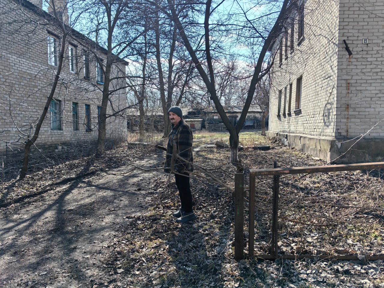 Сегодня на территории отдела по обеспечению жизнедеятельности пгт Комиссаровка состоялся очередной субботник Сегодня на территории отдела по обеспечению жизнедеятельности пгт Комиссаровка состоялся очередной субботник