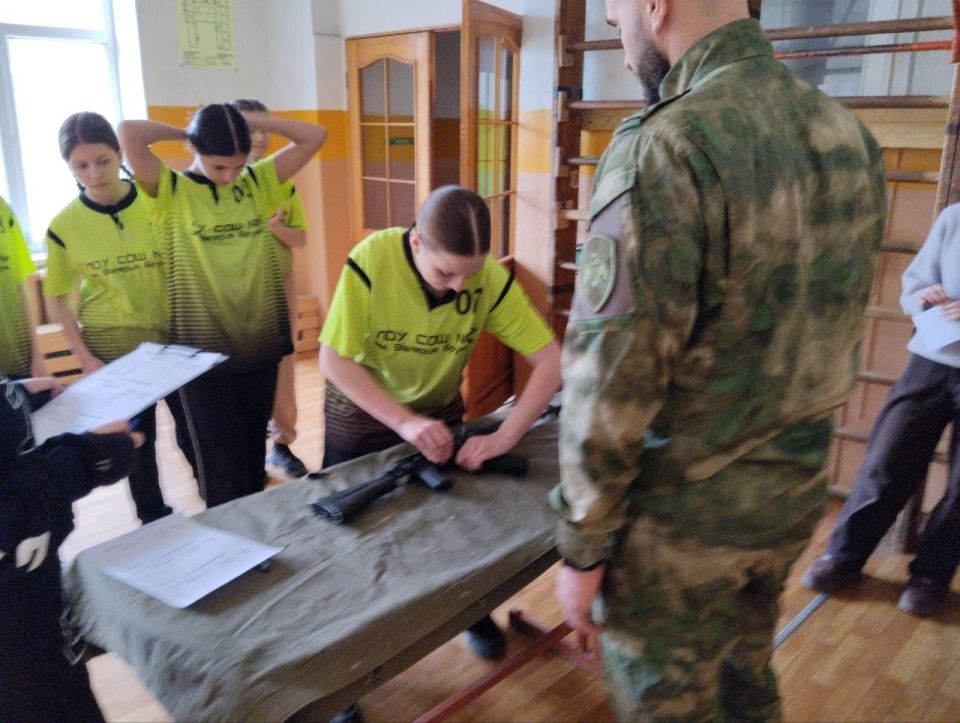 Республиканские соревнования «Девушки в погонах» Республиканские соревнования «Девушки в погонах»
