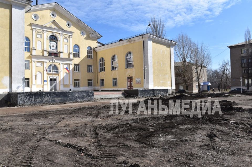 В Молодогвардейске ведется ремонт центральной площади В Молодогвардейске ведется ремонт центральной площади