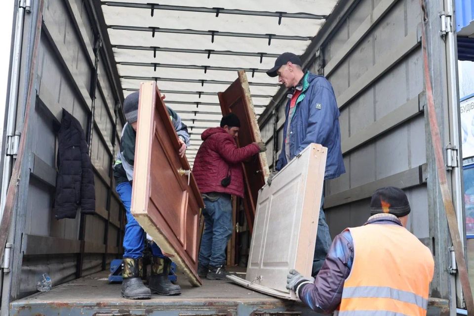 Вместе — значит сильнее!. Встретили здесь у нас в ЛНР 36-ю гуманитарную колонну «Единой России» Вместе — значит сильнее!. Встретили здесь у нас в ЛНР 36-ю гуманитарную колонну «Единой России»