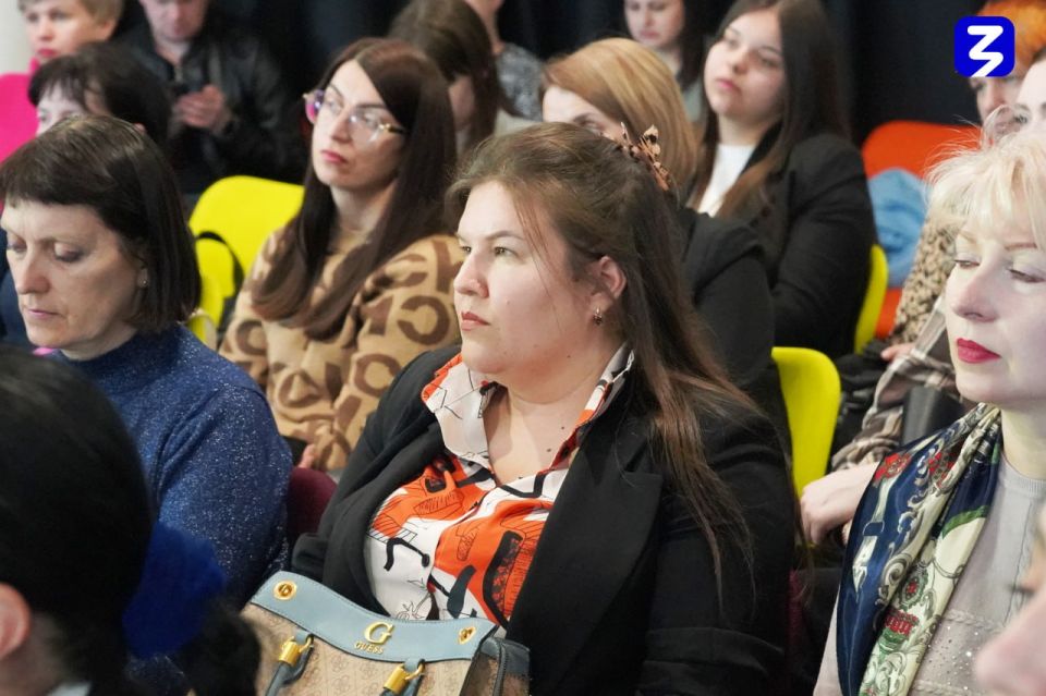 В Луганске стартовал цикл Всероссийских родительских гостиных, посвященных безопасности подростков В Луганске стартовал цикл Всероссийских родительских гостиных, посвященных безопасности подростков