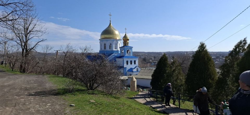 25 марта студенты Университета третьего возраста при ГБУ ЛНР «Краснолучский КЦСОН» в преддверии самого важного христианского праздника – Пасха посетили Храм святого благоверного Александра Невского, пос 25 марта студенты Университета третьего возраста при ГБУ ЛНР «Краснолучский КЦСОН» в преддверии самого важного христианского праздника – Пасха посетили Храм святого благоверного Александра Невского, пос