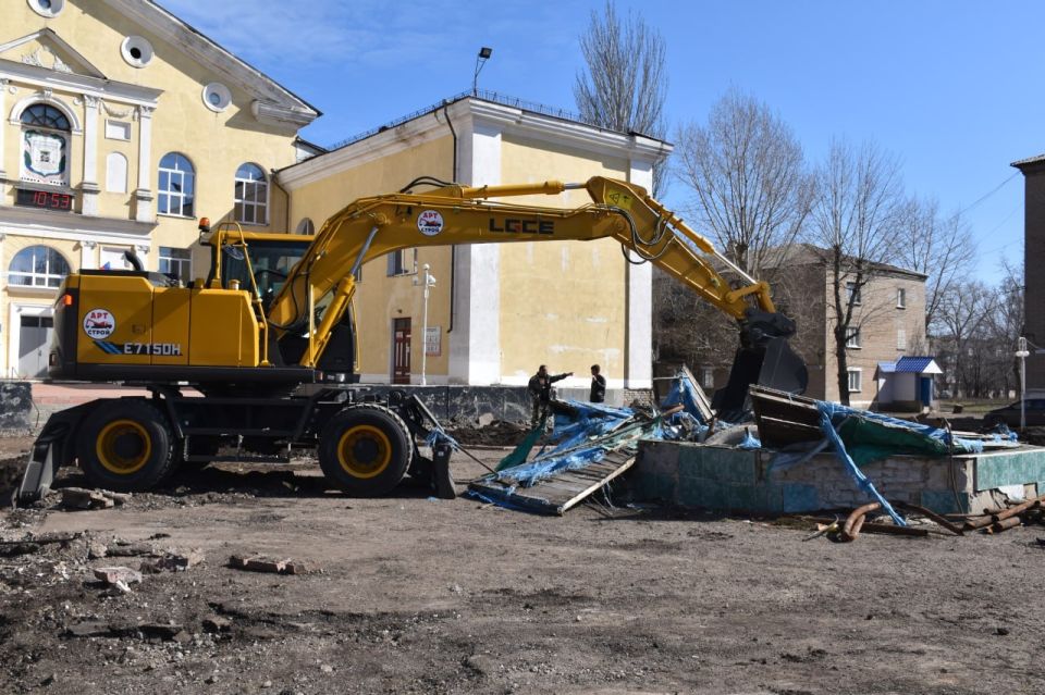 В рамках специального инфраструктурного проекта, реализуемого шефом-регионом Тюменской областью, продолжаются работы по благоустройству площади Ленина в городе Молодогвардейске В рамках специального инфраструктурного проекта, реализуемого шефом-регионом Тюменской областью, продолжаются работы по благоустройству площади Ленина в городе Молодогвардейске