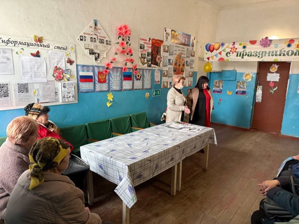 Единороссы провели выездной прием граждан в селе Войтово Единороссы провели выездной прием граждан в селе Войтово