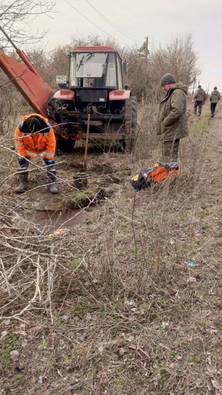 Продолжаются работы по уборке центрального кладбища в селе Благовка Продолжаются работы по уборке центрального кладбища в селе Благовка