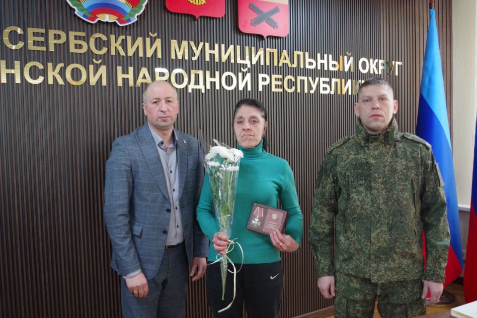 Сергей Крамаренко: Сегодня с военным комиссаром округа майором Сергеем Моисеенко вручили государственные награды родственникам военнослужащих, погибших в ходе специальной военной операции Сергей Крамаренко: Сегодня с военным комиссаром округа майором Сергеем Моисеенко вручили государственные награды родственникам военнослужащих, погибших в ходе специальной военной операции