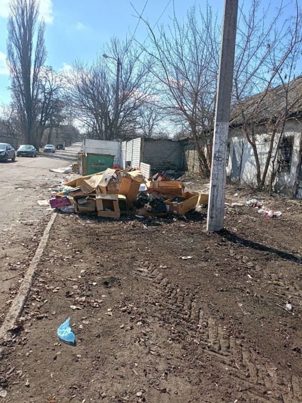 Ежедневная работа по благоустройству и уборке города продолжается! Ежедневная работа по благоустройству и уборке города продолжается!