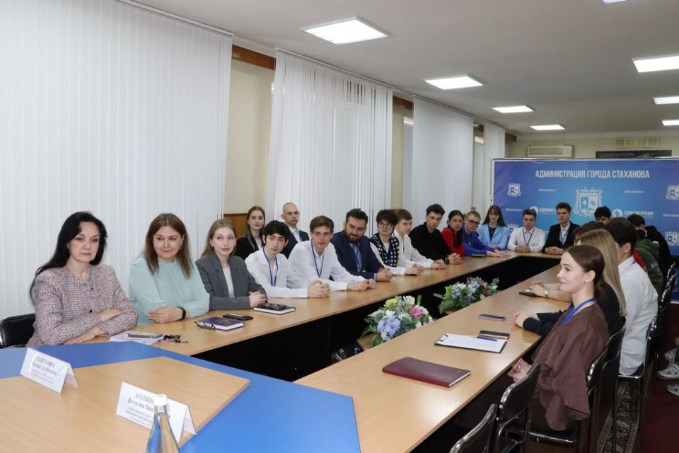 Наталия Жулинская: Важный шаг в развитии молодежной политики Стаханова Наталия Жулинская: Важный шаг в развитии молодежной политики Стаханова