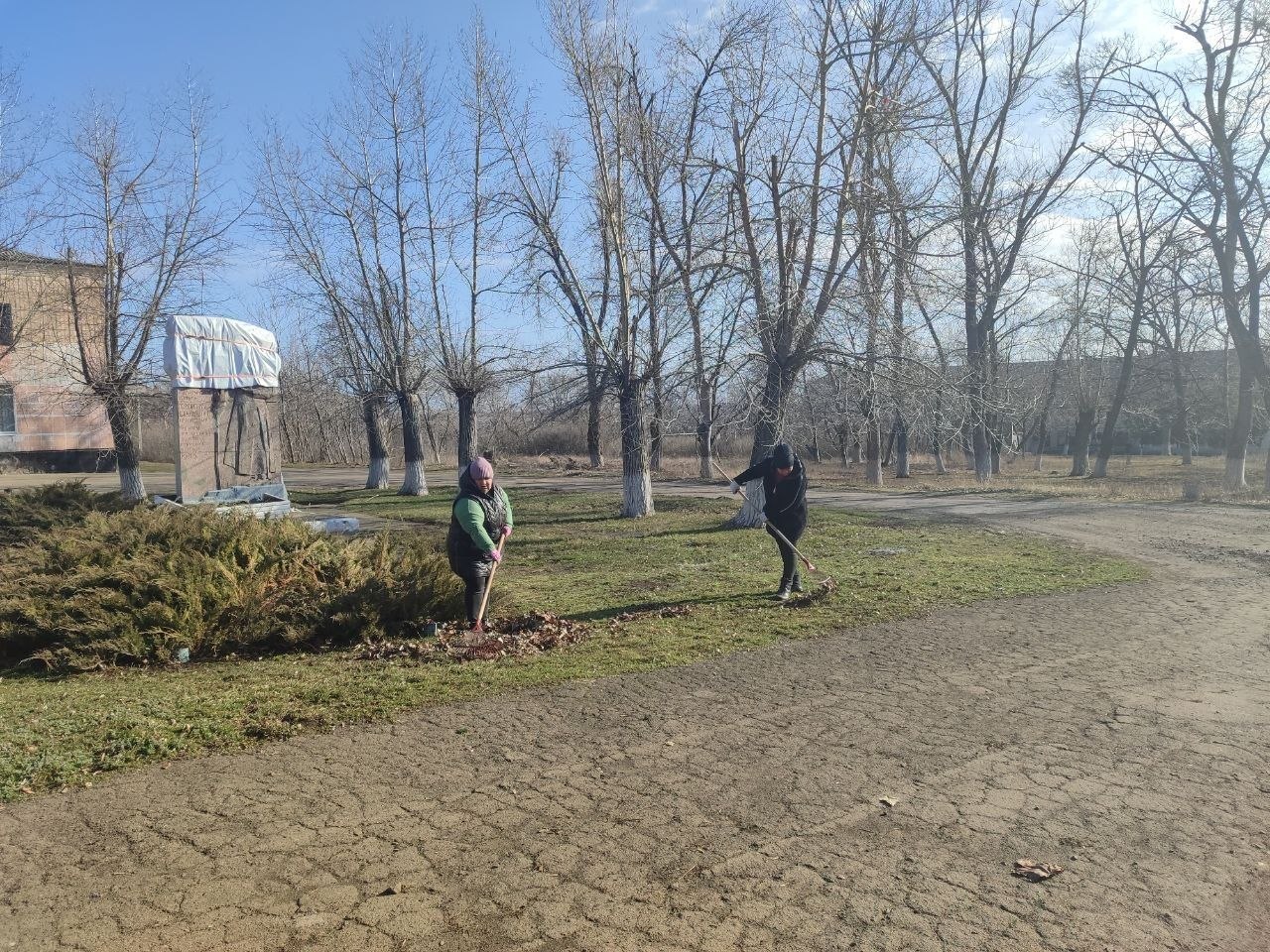 В пгт. Софиевский и пгт. Запорожье продолжаются работы по благоустройству территорий В пгт. Софиевский и пгт. Запорожье продолжаются работы по благоустройству территорий