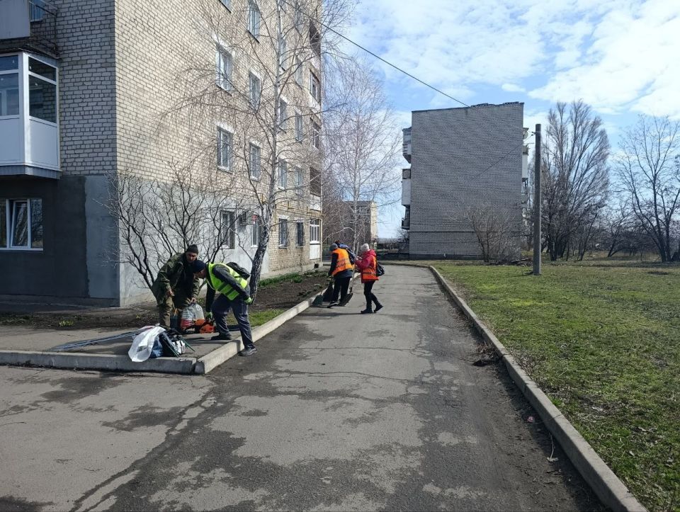 Сегодня в пгт Ясеновский и пгт Пролетарский были выполнены работы по улучшению качества уличного освещения Сегодня в пгт Ясеновский и пгт Пролетарский были выполнены работы по улучшению качества уличного освещения