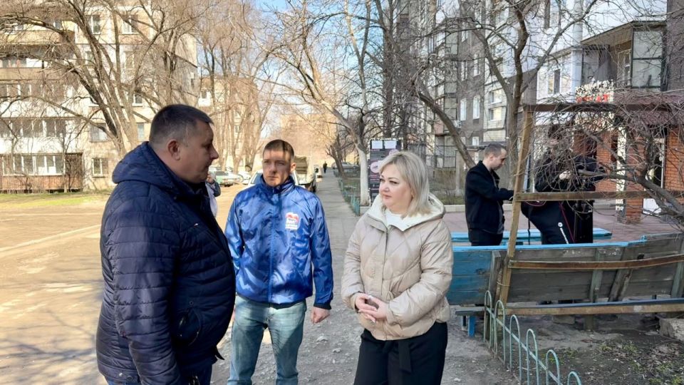В Алчевске по народной программе Единой России продолжается замена лифтового оборудования В Алчевске по народной программе Единой России продолжается замена лифтового оборудования