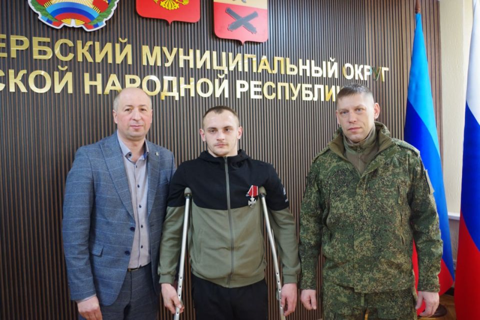 Сергей Крамаренко: В торжественной обстановке вместе с военным комиссаром округа вручили государственные награды нашим участникам специальной военной операции Сергей Крамаренко: В торжественной обстановке вместе с военным комиссаром округа вручили государственные награды нашим участникам специальной военной операции