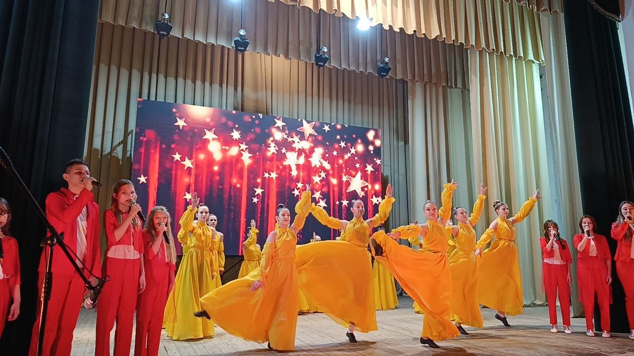 «Жизнь культуре посвящаем»: в Кировском городском Дворце культуры отметили профессиональный праздник «Жизнь культуре посвящаем»: в Кировском городском Дворце культуры отметили профессиональный праздник