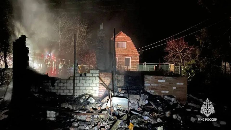 Мужчина погиб на пожаре в садовом товариществе "Рассвет" Мужчина погиб на пожаре в садовом товариществе "Рассвет"
