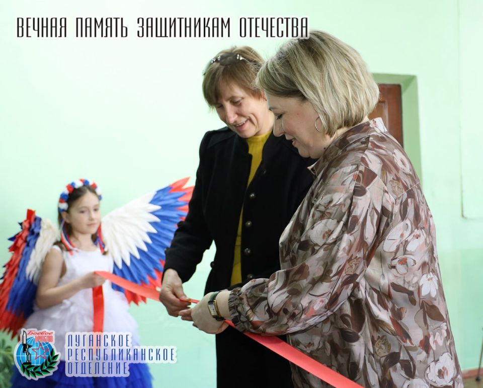 13 марта Александр Дубовской руководитель Лутугинского местного отделения Всероссийской общественной организации ветеранов «БОЕВОЕ БРАТСТВО» и Юрий Осипов член Луганского республиканского отделения Всероссийской общественной... 13 марта Александр Дубовской руководитель Лутугинского местного отделения Всероссийской общественной организации ветеранов «БОЕВОЕ БРАТСТВО» и Юрий Осипов член Луганского республиканского отделения Всероссийской общественной...