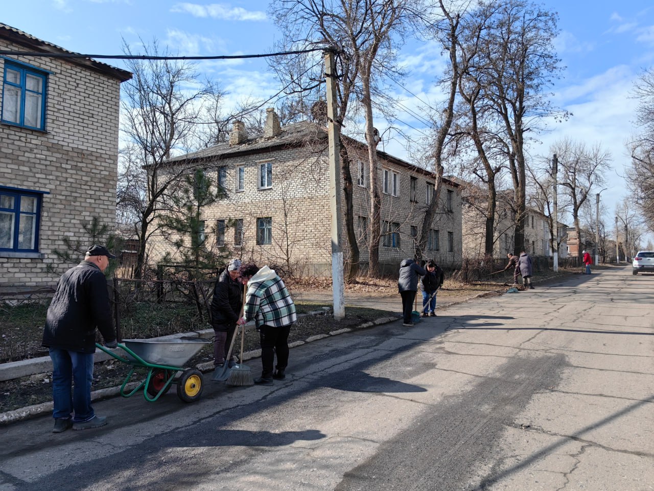 Сегодня на территории отдела по обеспечению жизнедеятельности пгт Комиссаровка состоялся очередной субботник Сегодня на территории отдела по обеспечению жизнедеятельности пгт Комиссаровка состоялся очередной субботник