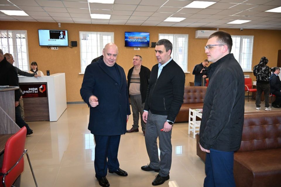 Евгений Морозов: В Брянке открылось современное отделение МФЦ: удобно, быстро, для людей Евгений Морозов: В Брянке открылось современное отделение МФЦ: удобно, быстро, для людей