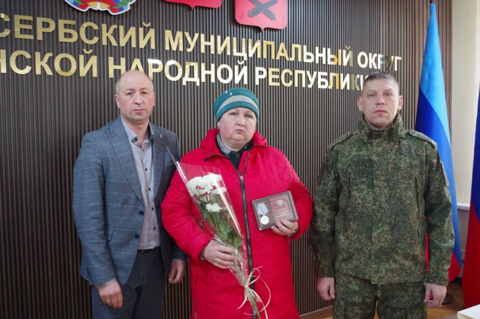 Сергей Крамаренко: Сегодня с военным комиссаром округа майором Сергеем Моисеенко вручили государственные награды родственникам военнослужащих, погибших в ходе специальной военной операции Сергей Крамаренко: Сегодня с военным комиссаром округа майором Сергеем Моисеенко вручили государственные награды родственникам военнослужащих, погибших в ходе специальной военной операции