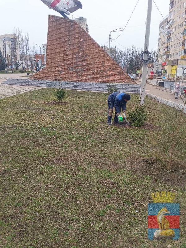 МБУ "КСЛ" навели порядок на территории одного из микрорайонов города Лисичанска: собрали и вывезли скопившийся мусор, очистили бордюры от земляных наносов, убрали сухостой, привели в порядок газоны и клумбы МБУ "КСЛ" навели порядок на территории одного из микрорайонов города Лисичанска: собрали и вывезли скопившийся мусор, очистили бордюры от земляных наносов, убрали сухостой, привели в порядок газоны и клумбы