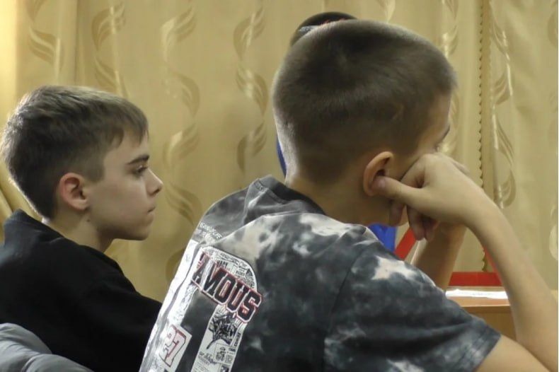 Юнкоры Свердловской Народной киностудии «Горизонт» побывали в гостях у Свердловской автошколы РОА Юнкоры Свердловской Народной киностудии «Горизонт» побывали в гостях у Свердловской автошколы РОА