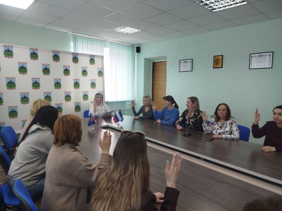24 марта в зале заседаний Администрации города Брянки прошли публичные слушания по проекту решения Совета городского округа города Брянки «О внесении изменения в Устав муниципального образования городской округ город Брянка... 24 марта в зале заседаний Администрации города Брянки прошли публичные слушания по проекту решения Совета городского округа города Брянки «О внесении изменения в Устав муниципального образования городской округ город Брянка...