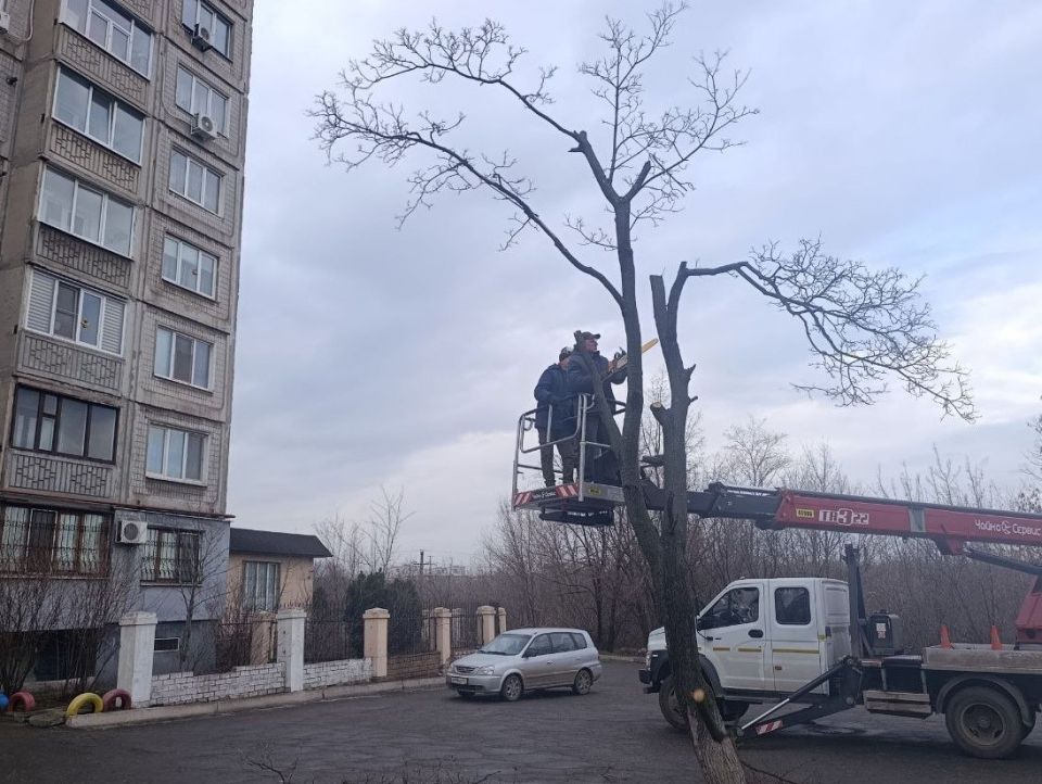 Коммунальными службами проведены работы на территории города Коммунальными службами проведены работы на территории города